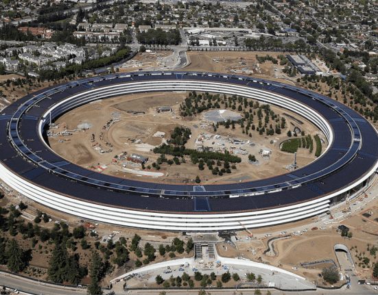 Apple's Monopolistic Tactics: A Former Executive's Insider Perspective