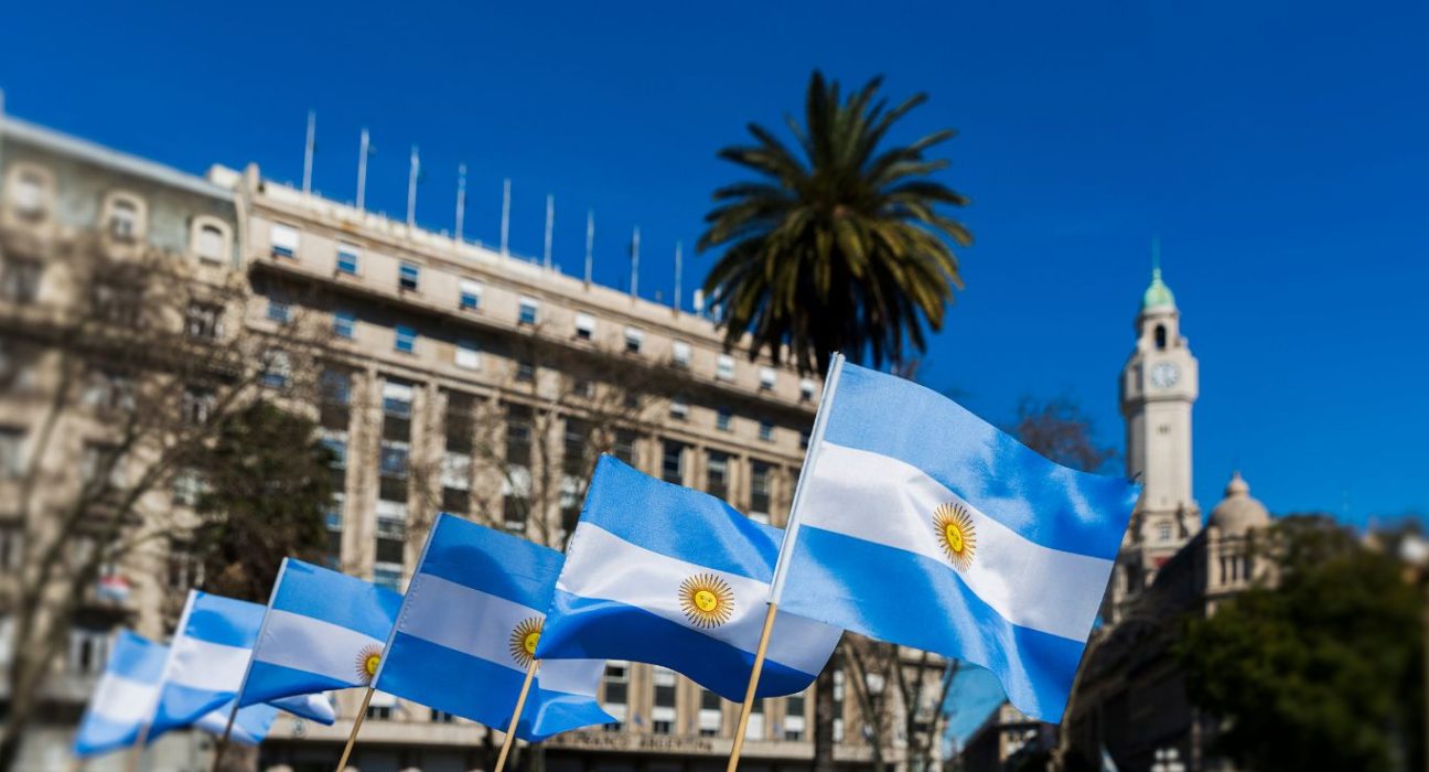 Argentina Orders Public Sector to Sell or Exchange Sovereign Dollar Bonds