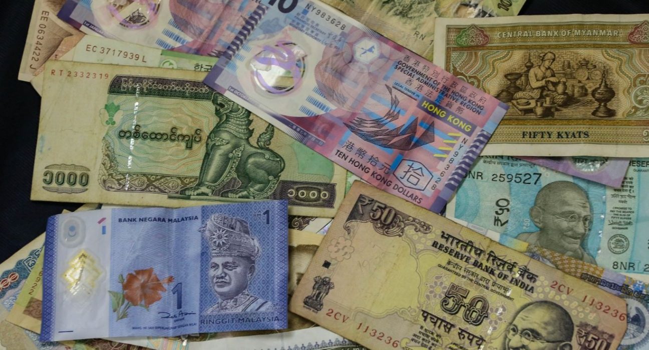 Asian Currencies Rise Despite Shrink in South Korean Industrial Production