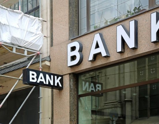 Big Banks' Shares Drop Amid Unprecedented Support
