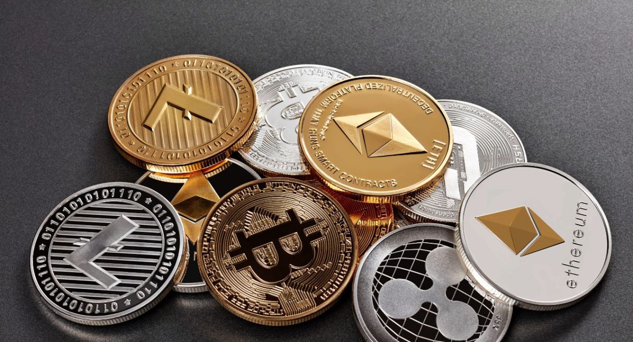 Bitcoin Leads Cryptocurrency Market Recovery with Fed's Boost