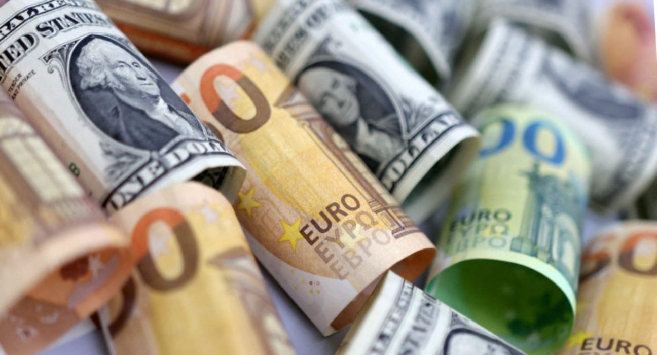 Commodity Currencies Struggle as Banking Fears Escalate