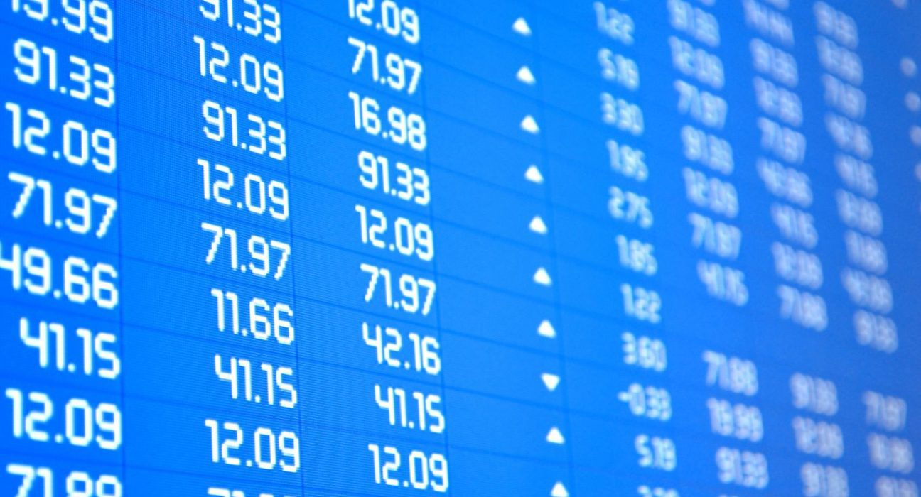 Dollar stabilizes as banks' collapse shock subsides