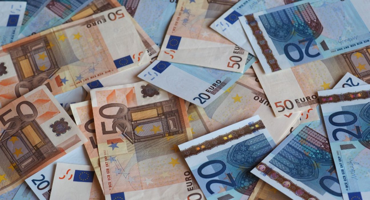 EUR/USD Rebounds Above 1.0600, Eyes March Top