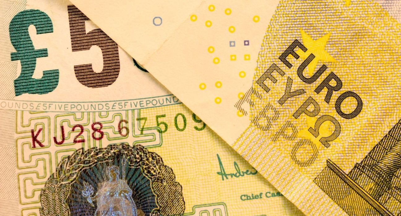 EUR/USD Recedes to 1.0680 Amid Industrial Production Decline in Italy