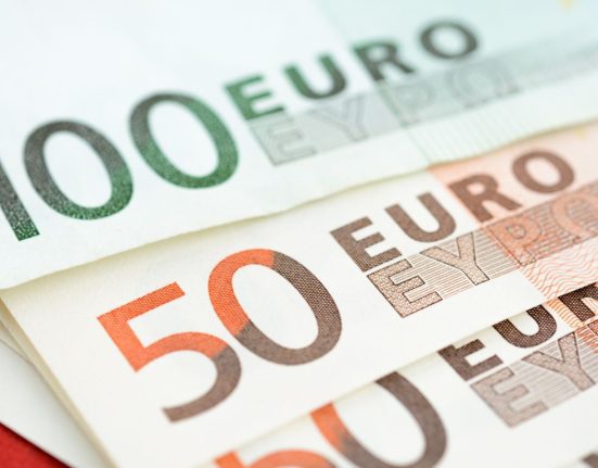EUR/USD Stays Steady around 1.0850 amid Stronger Dollar on Wednesday