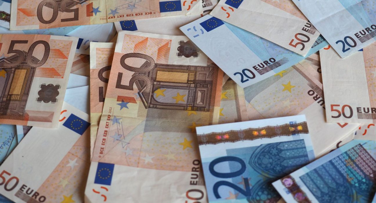 Euro Slips Against the US Dollar in European Morning Trade