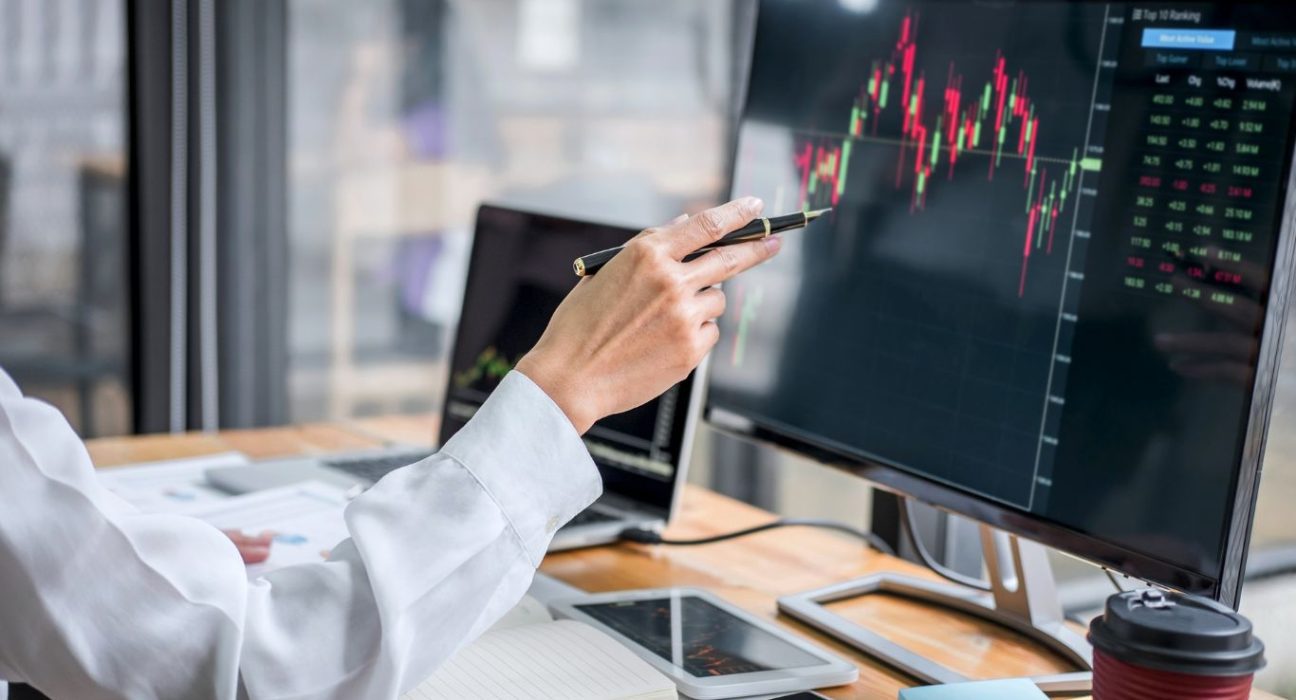 Global Bank Stocks Experience Volatility Following Bank Collapses