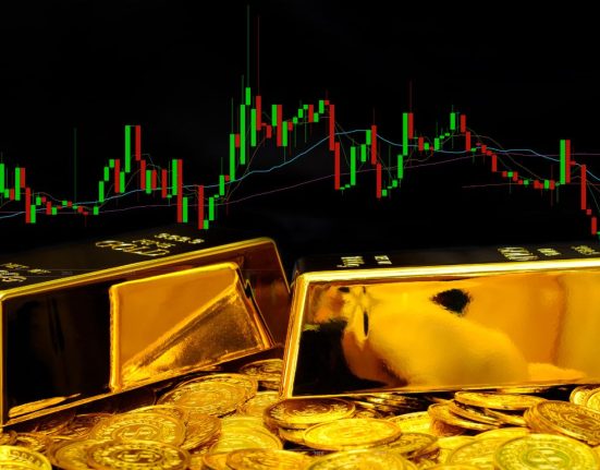 Gold Prices Hover Near Yearly Lows Amidst Rising US Interest Rates