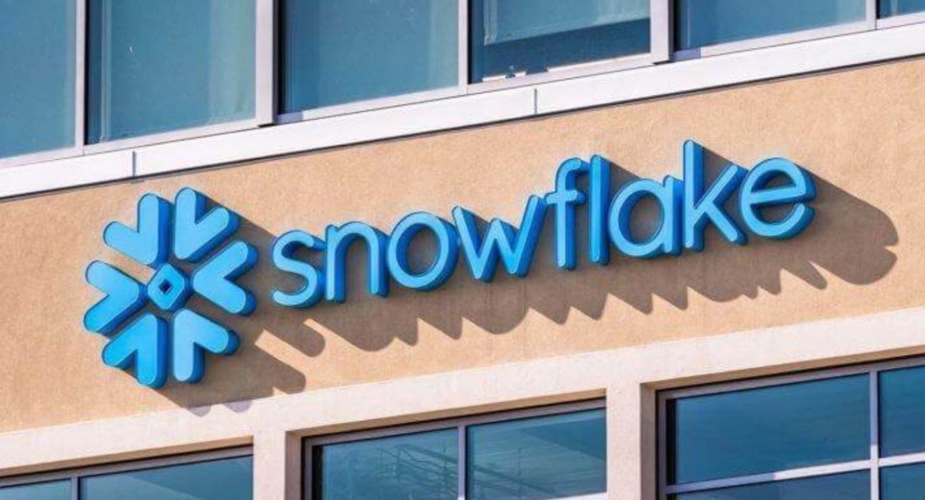 Loop Capital analysts predict buying opportunity for Snowflake