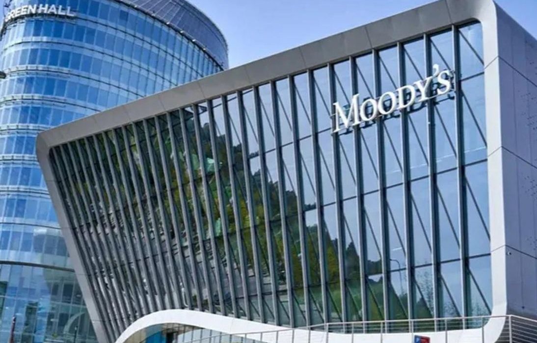 Moody's downgrades credit of First Republic Bank
