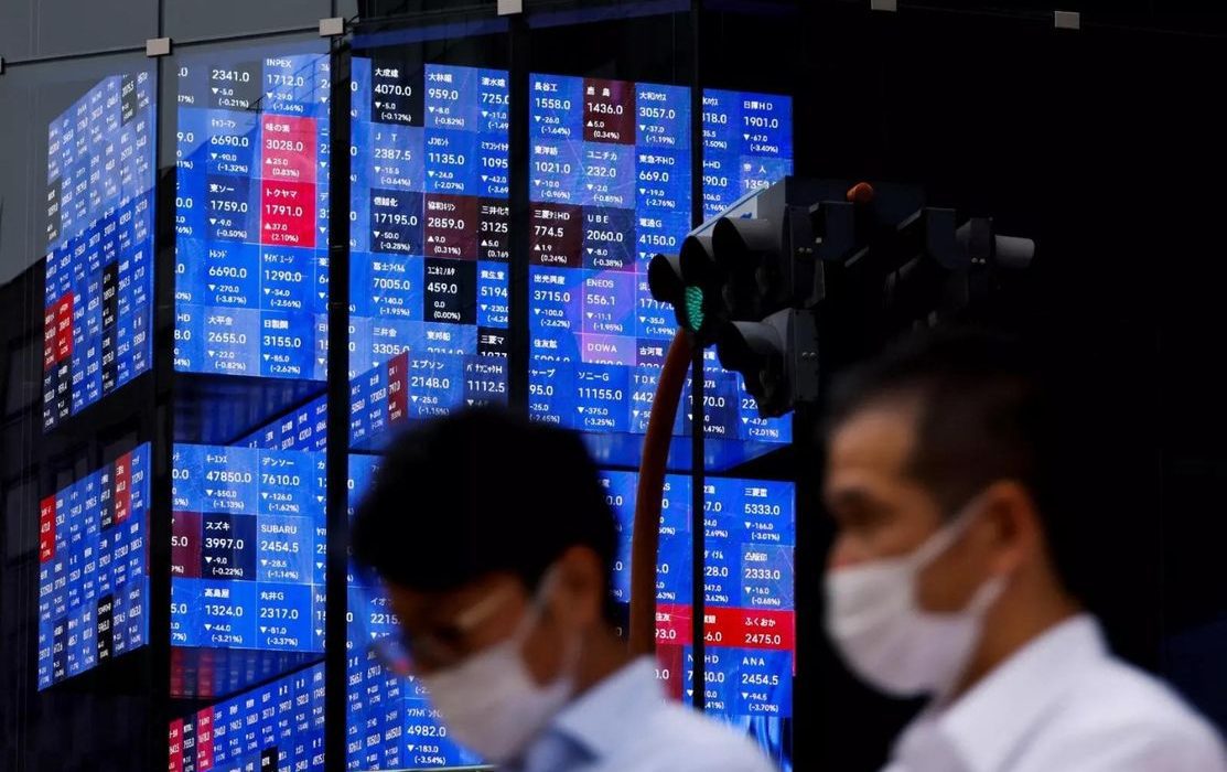 Nikkei 225 falls 1.42% to 1-month low