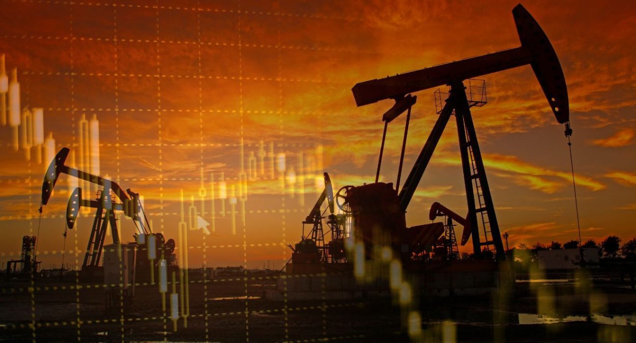 Oil Prices Fluctuate on U.S. Interest Rate Hike Jitters