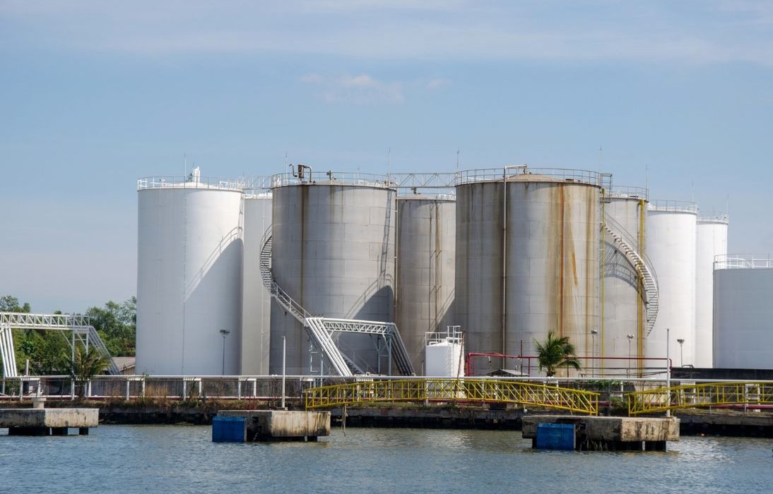 Oil prices rebound after banking crisis