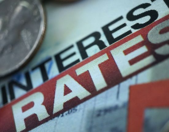 Sri Lanka's Central Bank Raises Interest Rates to Combat Inflation, IMF Supports Move