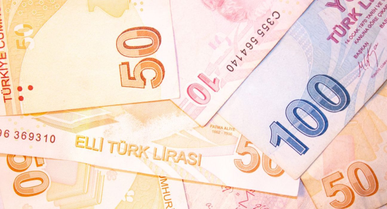 Turkey's Lira Hits Record Low After Earthquakes