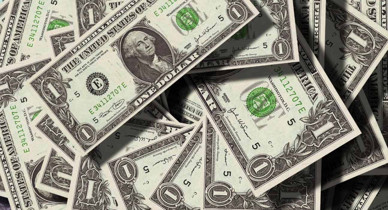 US Banks Shift Focus to Medium-Term Growth Concerns Amid Record Outflows