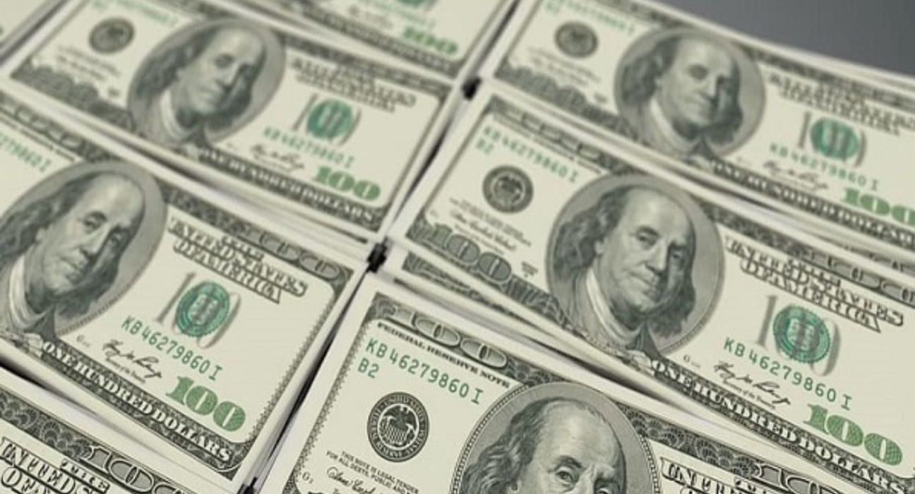 US Dollar on the Edge as Investors Await Inflation Data