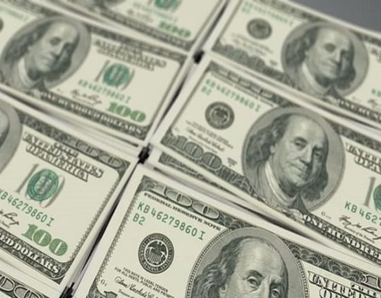 US Dollar on the Edge as Investors Await Inflation Data