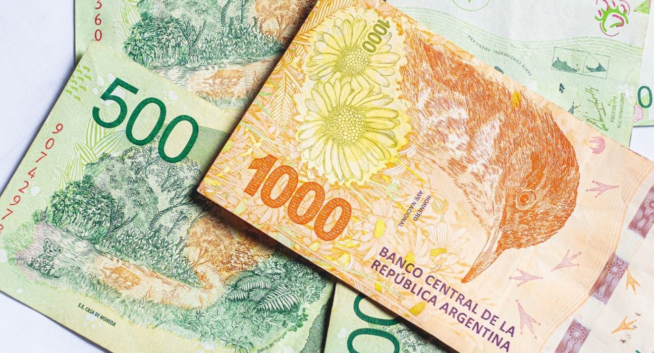 Argentina's Slow Currency Devaluation Plan Faces Drought-Induced Pressur