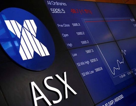 Australian Stocks Close Lower Due to Weakness in Energy, Consumer Staples and IT Sectors