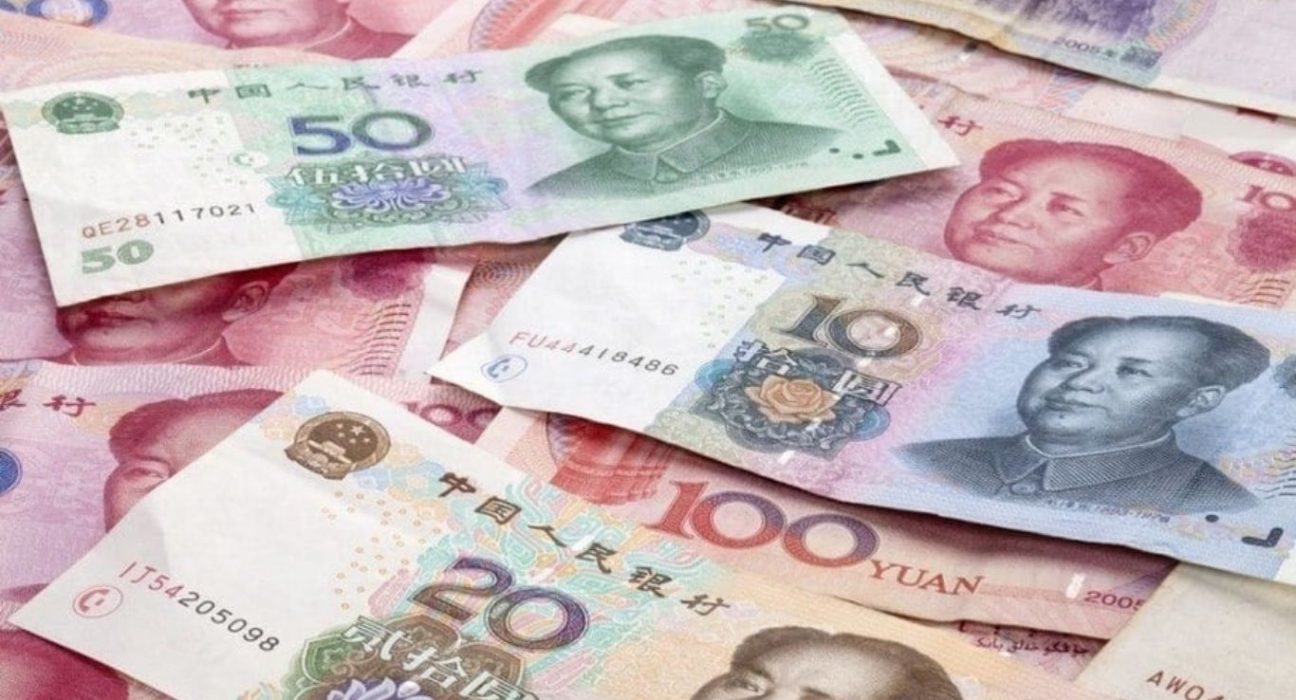 Chinese Yuan Falls Close to Key 7 Level Amid Doubts Over Economic Recovery