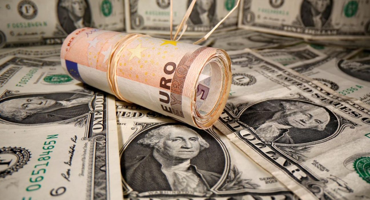 EUR/USD Technical Analysis: Eyes on 1.1000 as Dollar Slips