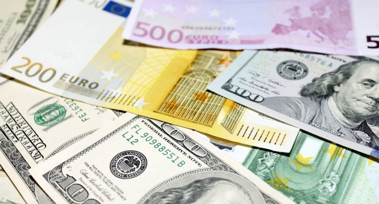 EUR/USD faces resistance at 1.1000 level amid US Dollar index rebound