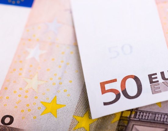 EUR/USD trades around 1.0900 region with possibility of extra advances