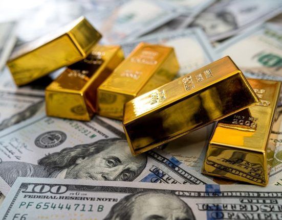 Gold prices benefit from bets on Fed pause and softer risk tone
