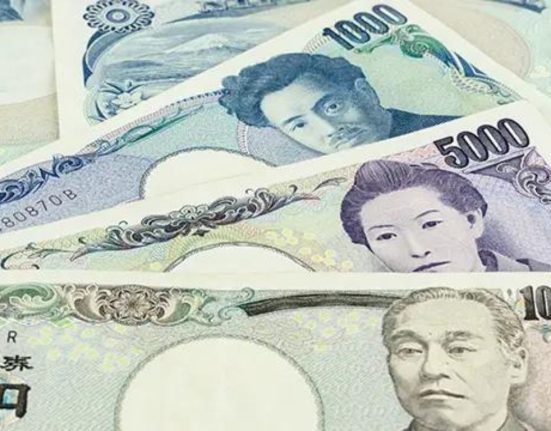 Japanese Yen Gains Momentum as Manufacturing PMI Rises and Inflation Surges