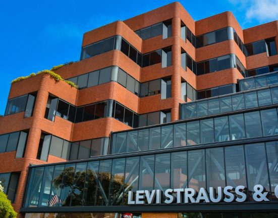 Levi Strauss & Co Tops Q1 Revenue Estimates Despite Inflation