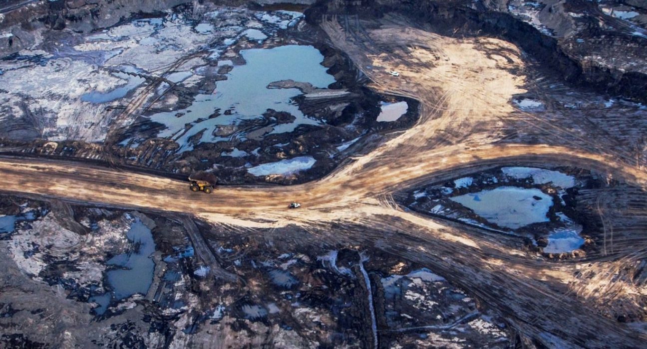 Toxic wastewater leak in Alberta oil sands mine puts First Nations community at risk