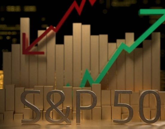 U.S. Stock Futures Slip as S&P 500 E-minis Lose 0.3%