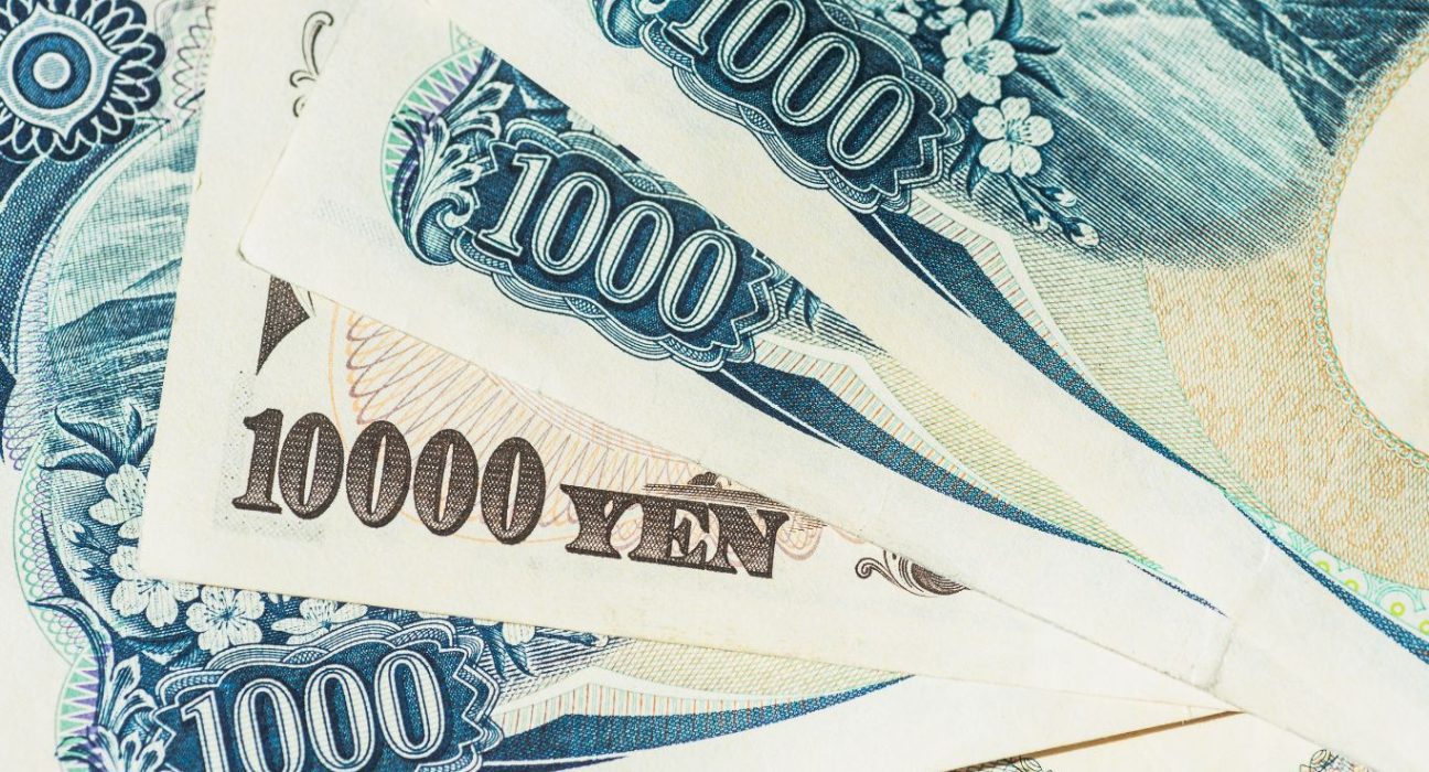 USD/JPY Pair Expected to Move Lower Toward 124 by Year End