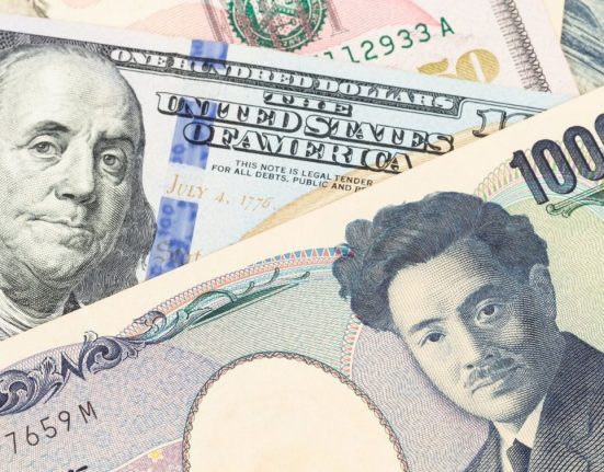 USD/JPY Trades Steady Amidst Slow Market Hours in Europe