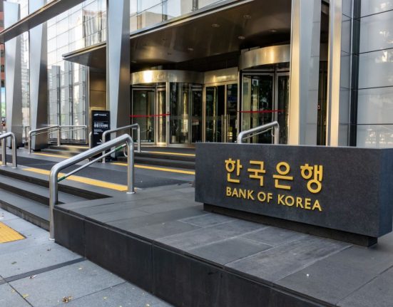 Bank of Korea Maintains Interest Rates Amidst Divergent Views on Future Cuts