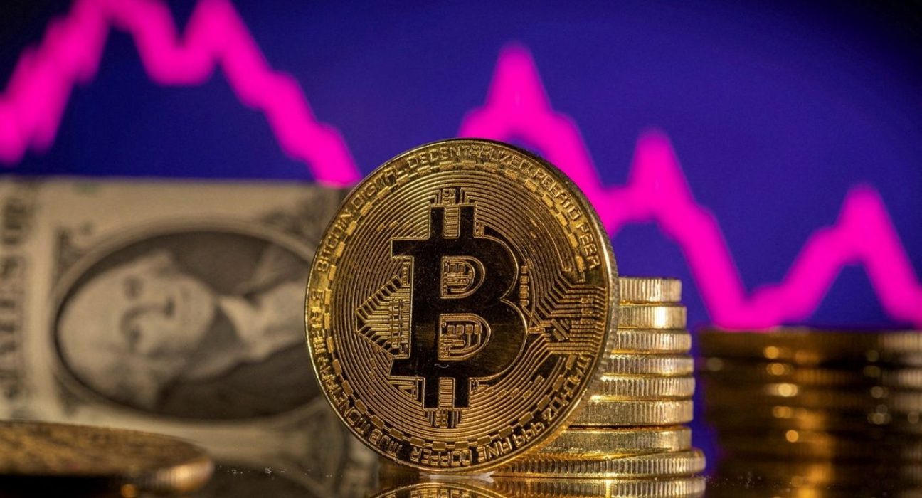 Bitcoin's Price Slips Below $28,000, Key Support Levels to Watch Out For