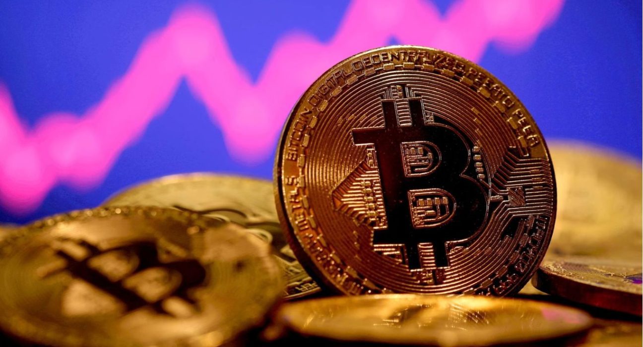 Bitcoin's Steady Rise and Stablecoins' Challenges: Unveiling the Dynamics of the Cryptocurrency Market