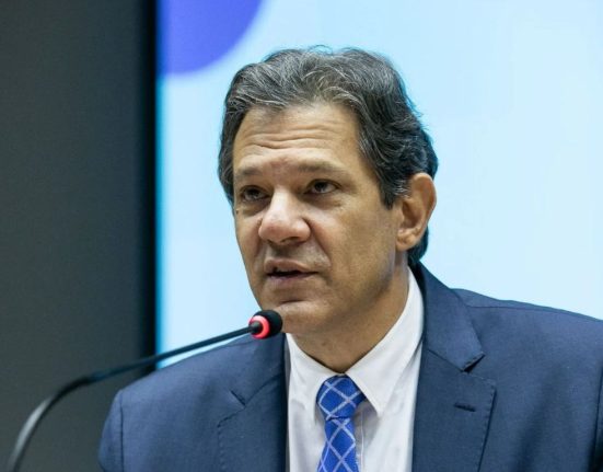 Brazil's Finance Minister Suggests Adjusting Inflation Target Timeline