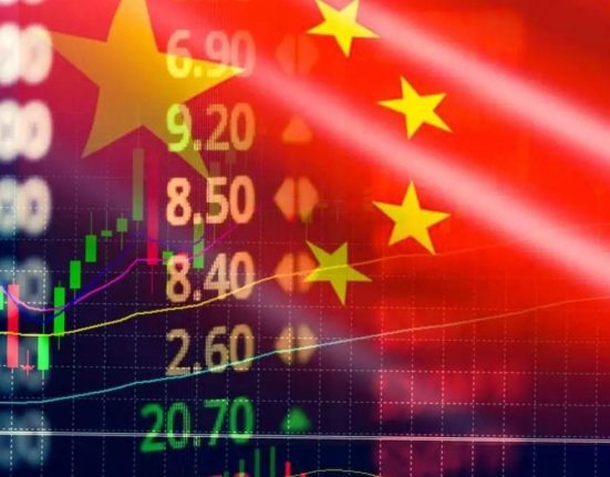 Chinese Blue Chips Retreat After Early Gains: CSI 300 Drops 0.8%