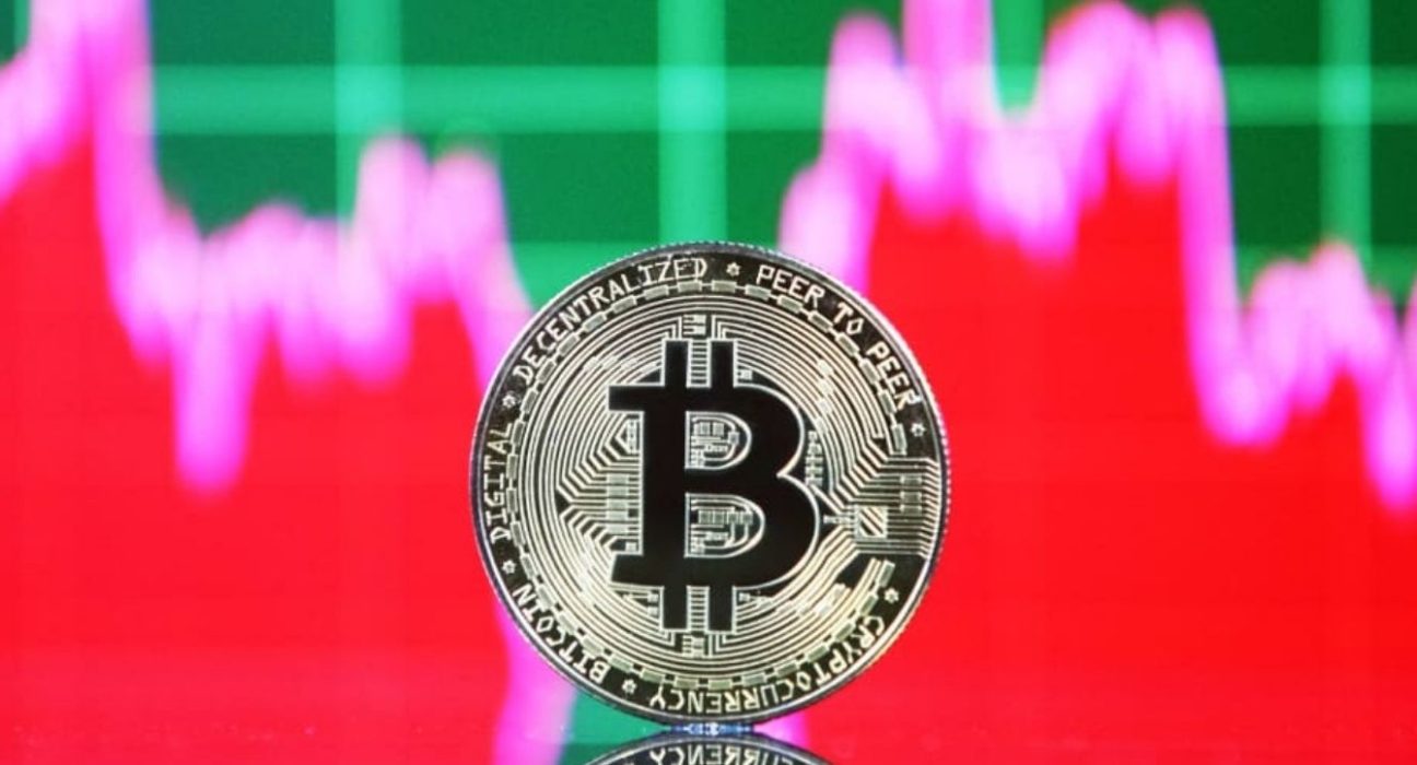 Crypto Assets in Top 30 Struggle to Recover from Recent Pullback as Bitcoin Attempts a Comeback