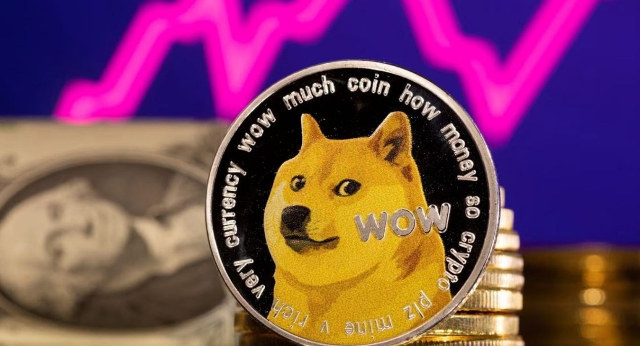 Dogecoin Falls 6.3% to Trade at $0.071