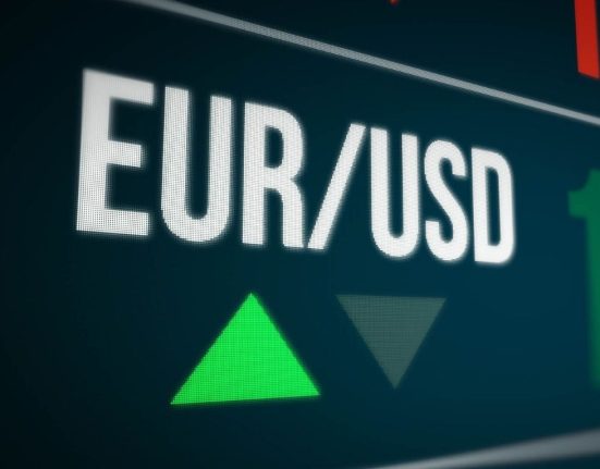 EUR/USD Continues to Hover Around 1.0960 Due to Prudent Stance of European Currency
