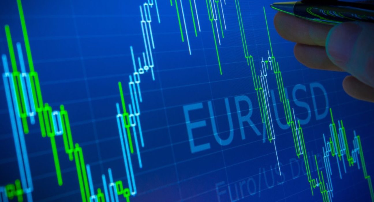 EUR/USD Price Analysis: Bearish Pressure Restricts Bullish Correction