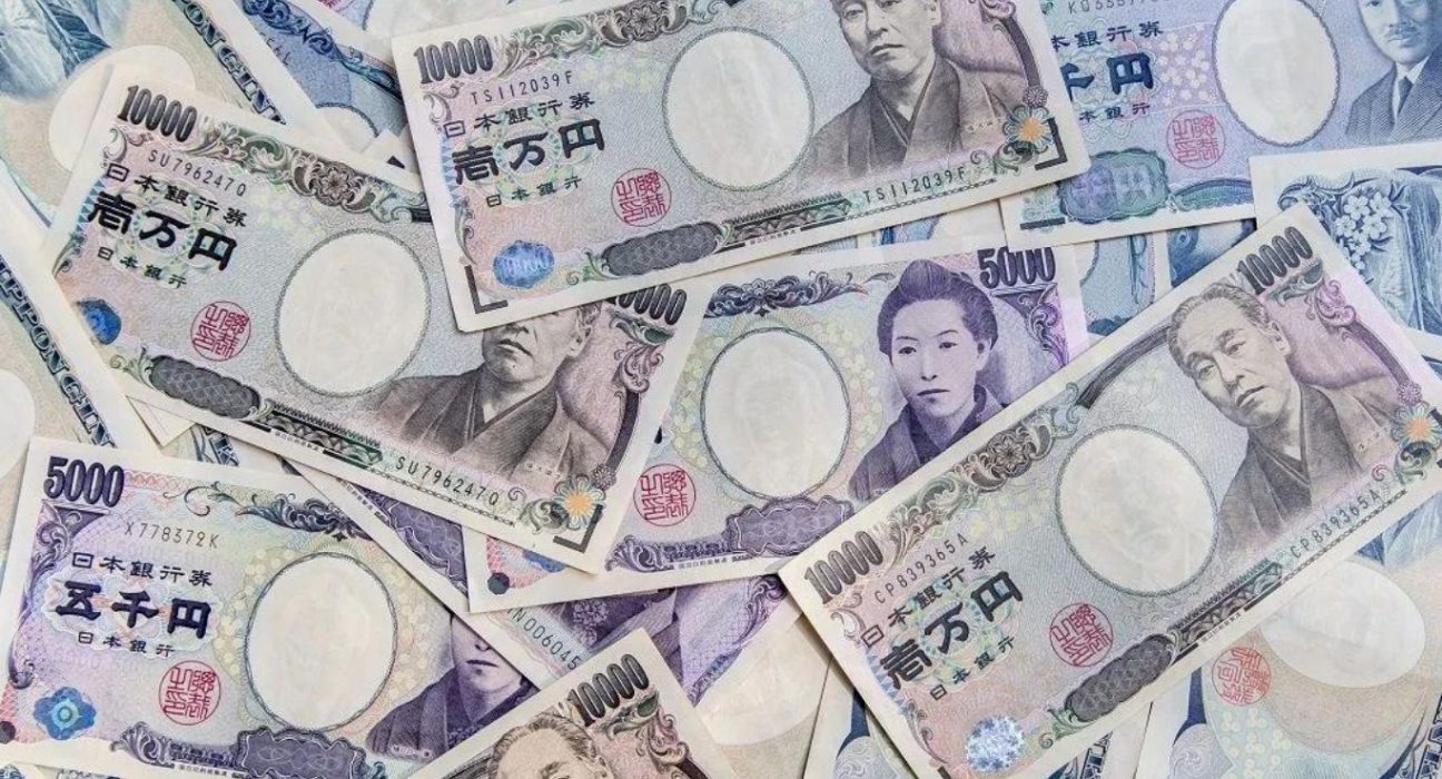 Japanese Yen Slightly Weaker as Safe Haven Demand Rises Amid US Banking and Debt Ceiling Concerns