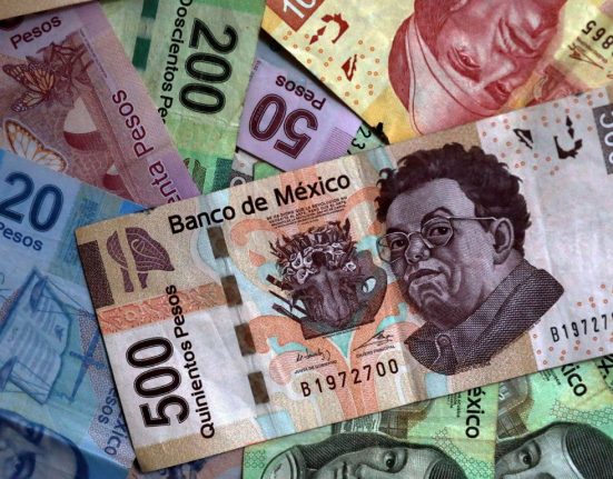 Mexican Peso Poised for Continued Strength Despite Central Bank's Rate Pause