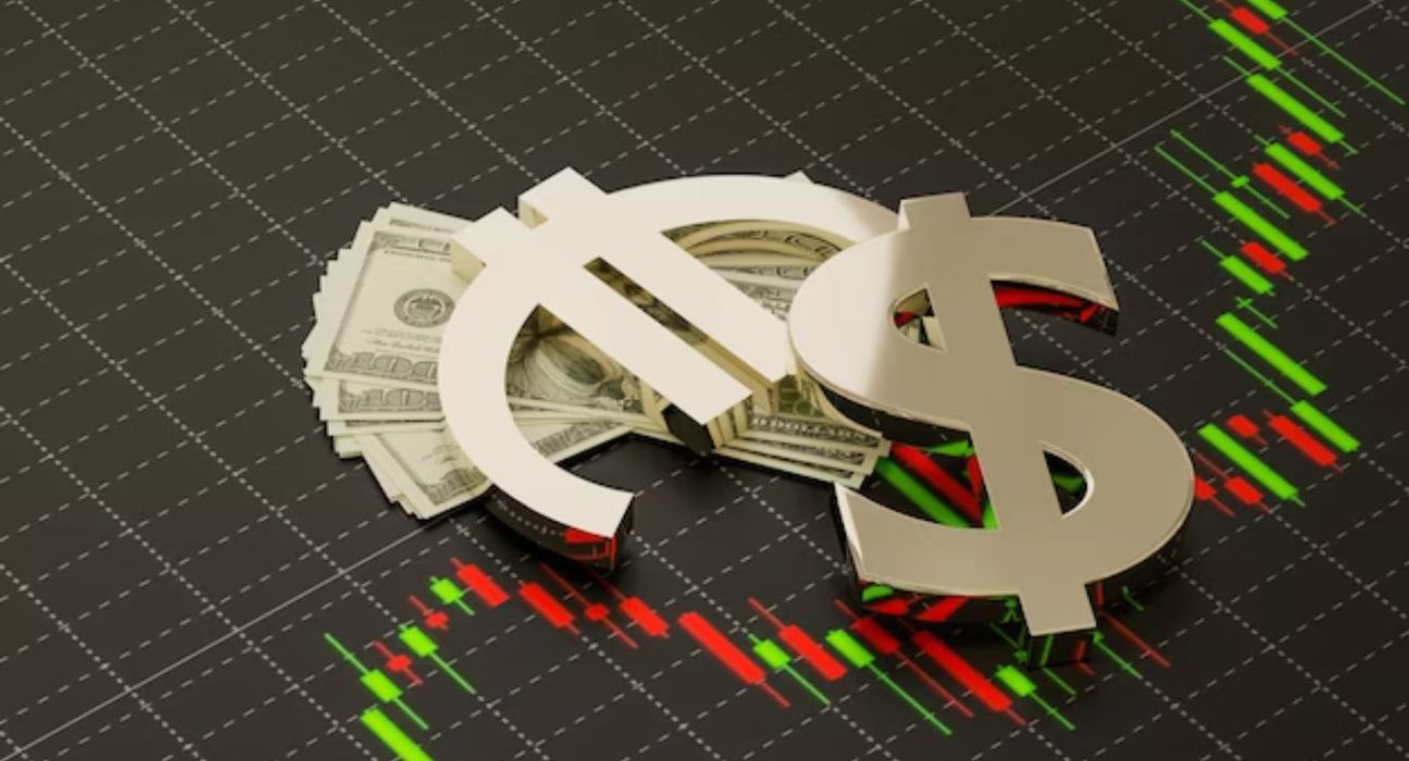 Rabobank Analysts Forecast EUR/USD Downside, Anticipating a 6-Month Level of 1.06"