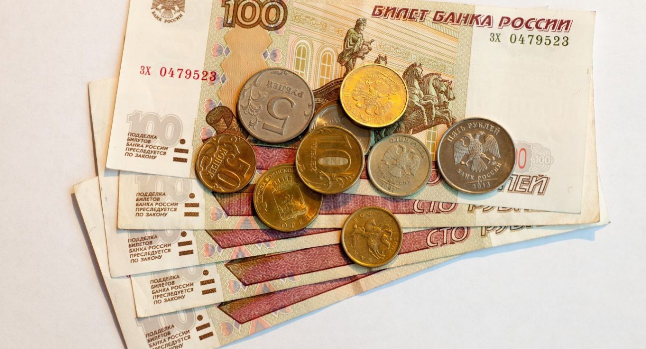 Russian Rouble Gains Strength as Oil Prices Recover