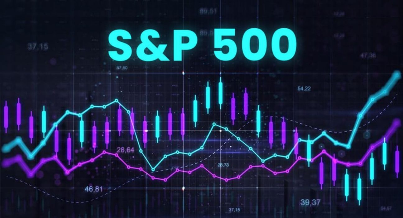 S&P 500 Tech Sector Dips, Consumer Discretionary Index Drops 0.9%